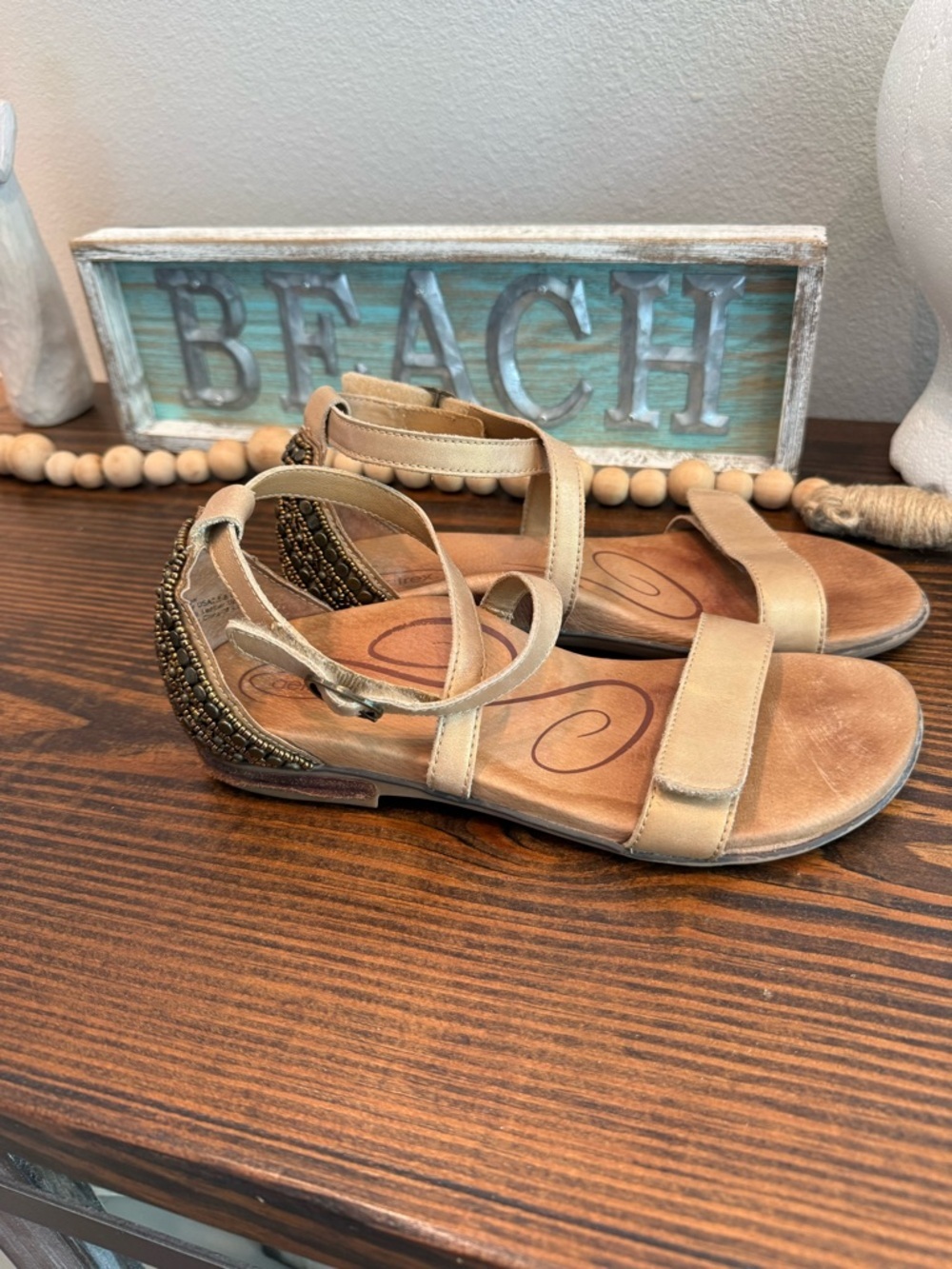 Aetrex Brenda Embellished Flat Sandal Women's EU 38 US 7.5 Gold Leather Beaded - Picture 4 of 9